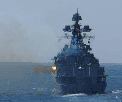БПК «Адмирал Виноградов» выполняет артиллерийскую стрельбу